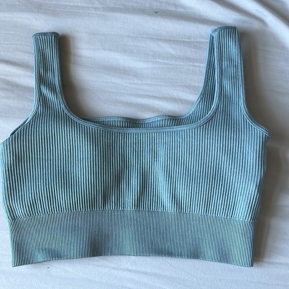 blue active cropped tank top - Picture 2 of 2